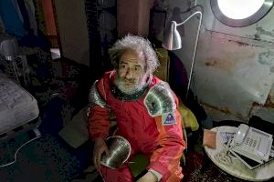 Un pis de la Vall d'Uixó es transforma en una nau espacial per a la pel·lícula amb Karra Elejalde