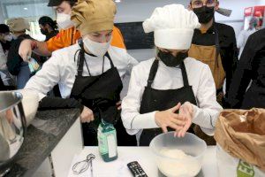 Els laboratoris i la innovació cobren protagonisme en el grau de gastronomia de la Universitat d’Alacant