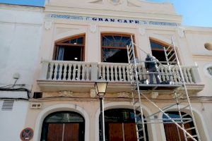 Paterna rehabilita el balcón del emblemático Teatro Capri