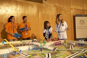 El desafío internacional de robótica First Lego League Alicante acoge los mejores equipos