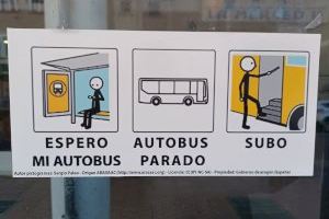 Sagunto coloca pictogramas en las paradas del bus para mejorar la accesibilidad de personas con diversidad funcional
