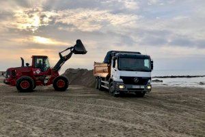El Ayuntamiento de Torreblanca realiza dunas de sacrificio para proteger sus playas de los temporales