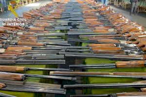 La Guardia Civil realiza su última subasta de armas en Valencia