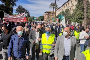 Orihuela refuerza la gran manifestación de Murcia exigiendo ‘Futuro y Respeto para el Campo’