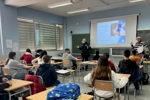 La Policía Local de Alcalà-Alcossebre apuesta por la mediación para prevenir conflictos en las aulas