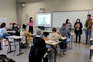 Los centros de secundaria de Catarroja reciben los talleres ofrecidos por el programa Jóvenes.sex