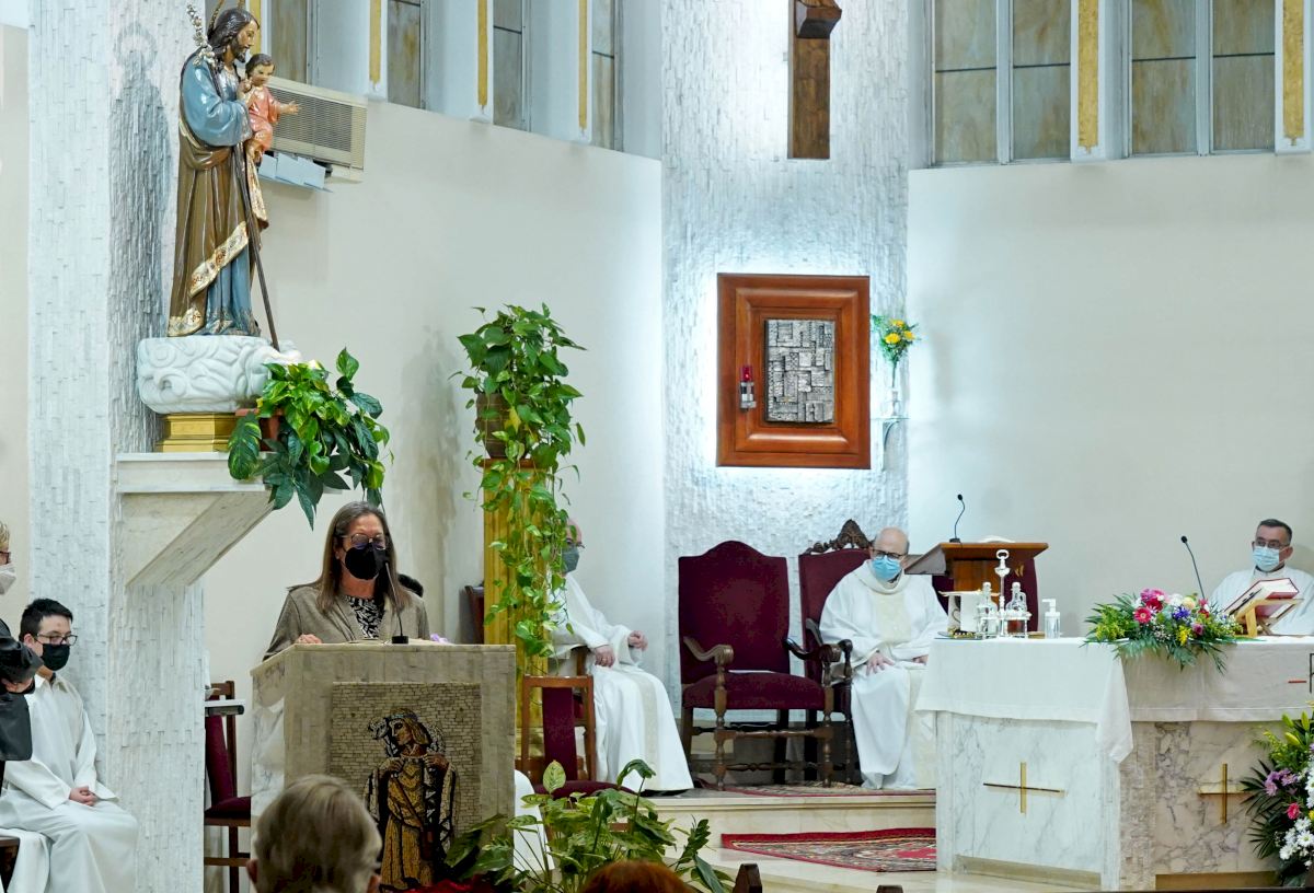 La parroquia de Santa Teresa de Jesús de Valencia inicia las celebraciones  del 25 aniversario de la dedicación de su templo