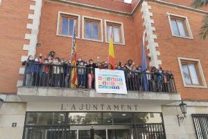 La alcaldesa del Puig de Santa María ha recibido a los niños y niñas de tercero de primaria del Colegio Guillem d'Entença para conocer las dependencias municipales