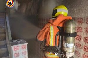 Rescatan a un hombre herido del incendio de una vivienda en Vilamarxant