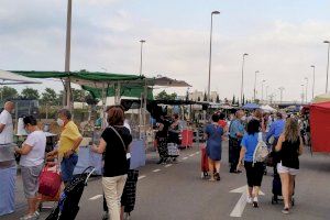 El retorn del mercat del dimarts al centre de Borriana es topa amb els bombers