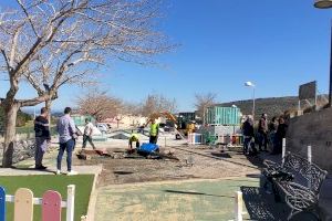 Benitatxell inicia las obras de remodelación de su entrada por la carretera de Xàbia con zona infantil y ‘skatepark’ renovados