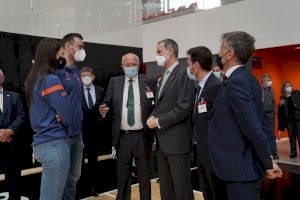 Felipe VI visita L'Alqueria del Basket y las obras del Casal España Arena de Valencia