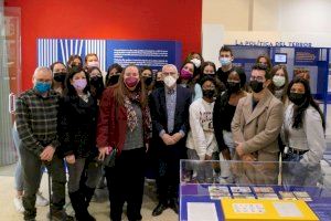 Alboraya recibe la visita de estudiantes de Florida State University que han visitado la exposición "Prietas las filas"