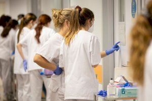 Enfermeros valencianos alertan de las consecuencias emocionales que deja la sexta ola del covid