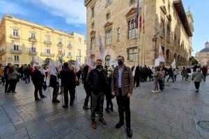 Nules mostra el seu suport als agricultors en la manifestació de València
