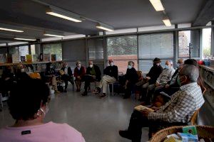Alaquàs celebra con éxito el primer Club de Lectura para personas adultas del año 2022