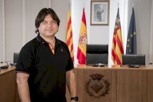 Una enmienda a Vox sobre las banderas de España acaba con una sanción al concejal de Podem Vila-real