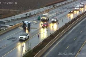 La pluja i diversos accidents col·lapsen els accessos a València