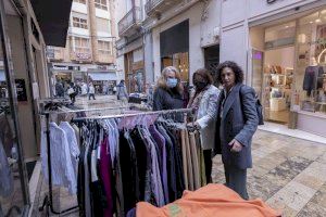 Gandia inaugura la iniciativa ‘Botigues al Carrer’