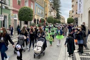 El desfile infantil devuelve el color y la alegría del Carnaval a las calles de la Vila Joiosa