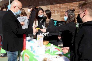 L'Institut Faustí Barberà d'Alaquàs celebra una fira per a conscienciar l'alumnat sobre la importància d'adquirir i fomentar hàbits de vida saludable