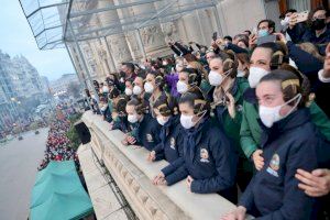 Les Falles arrenquen a València amb la mascareta com a únic record de la pandèmia