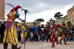 Un total de 6.000 personas disfrutan del primer fin de semana temático en el Castillo de Santa Bárbara