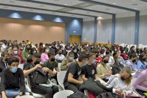 Les V Jornades de la Setmana de la Ciència d'Oliva reuneixen a més de 200 alumnes de batxiller al Polivalent