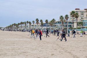 La Patacona, la platja més neta de tota la Comunitat Valenciana gràcies a 220 detectoristes