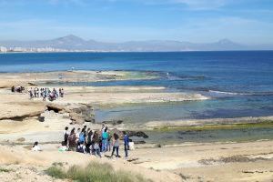 Descobrir la geologia amb un recorregut a peu per la platja de Sant Joan i el cap de l’Horta