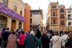 Algemesí se viste de morado con la inauguración de la exposición Artivisme Feminista y los actos institucionales por el 8M