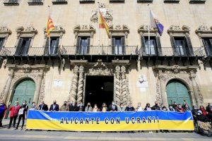 Alicante reafirma su solidaridad con Ucrania y exhorta a Putin a que pare la agresión y deje a la gente vivir en paz
