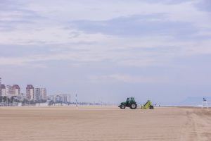 Gandia inicia la temporada turística amb els serveis de platja en marxa