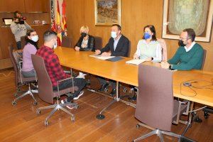 El alcalde de Elche informa a la Asociación de Vecinos de Porfirio Pascual sobre la rehabilitación integral del barrio con los fondos europeos Next Generation