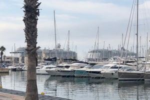Llegan a Alicante dos cruceros con 3.900 turistas a bordo
