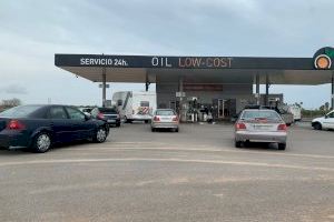 Avalancha de vehículos en las gasolineras de Burriana por la subida de precios