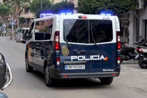 Escapan de un control policial en Valencia con armas y explosivos en su vehículo