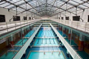 Valencia saca a concurso por la vía de urgencia la concesión de las piscinas de Abastos y Aiora tras su cierre por la crisis energética