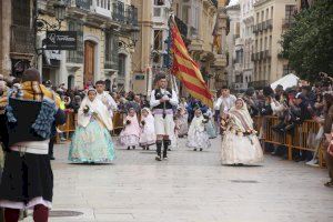 Ofrena Falles València: Els valencians tornen, emocionats, a ofrenar la seua Patrona