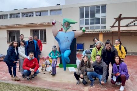 El Centro Geriátrico de Benicarló planta su falla con muñecos dados hace dos años
