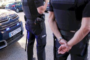 Apunyala en l'estómac a un jove a València després de demanar-li tabac