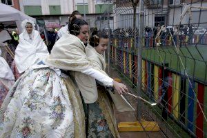 Reyes Martí desafia a la pluja amb la mascletà de Sant Josep a Borriana