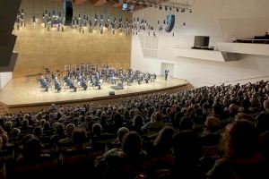 La Policía Local de Alicante estrena su himno ‘Con la ciudad en la piel’ en un concierto histórico ante un millar de personas