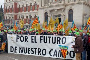 Manifestación histórica del campo en Madrid: agricultores, regantes y ganaderos exigen un plan de choque