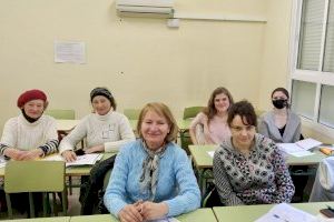 Almassora inicia las clases de castellano para refugiadas de Ucrania