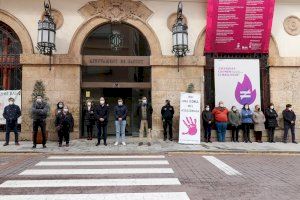 Sagunto guarda un minuto de silencio en señal de condena y repulsa por los presuntos asesinatos machistas perpetrados en Barro (Pontevedra) y Barcelona