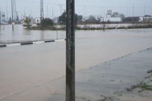 Denuncian las continuas inundaciones de dos polígonos industriales de Riba-roja cada vez que llueve