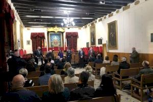 El Salón de Plenos acoge la presentación de la revista y los cargos de la Semana Santa ilicitana de 2022