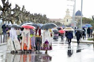 Castelló honra sota les pluges a la Mare de Déu del Lledó