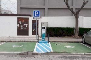 Sedaví instala un nuevo punto de recarga de vehículos eléctricos en la zona del Polideportivo Municipal